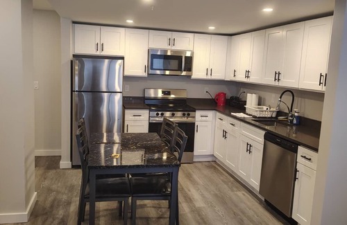 Downtown Hartford Apartment | Fully Furnished Private 1-bed Boutique Building FREE UTILITIES/GYM/POOL
