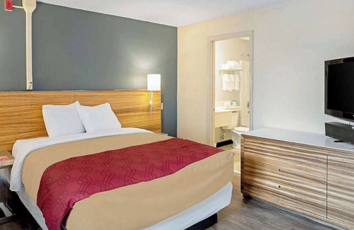 Clinton Apartment | Fully Furnished Studio for Rent