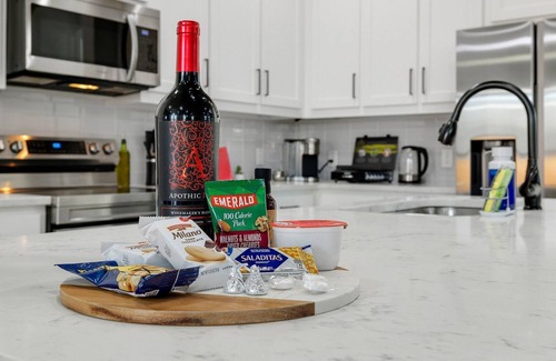 West Dallas House | Fully Loaded Modern Home - | Firepit | BBQ+ More
