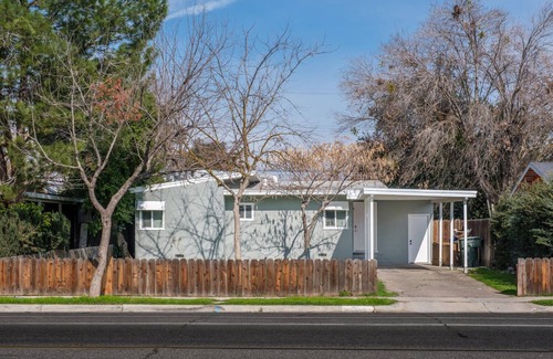 Fresno House | Fully Refurbished Home for up to 9 Visitors