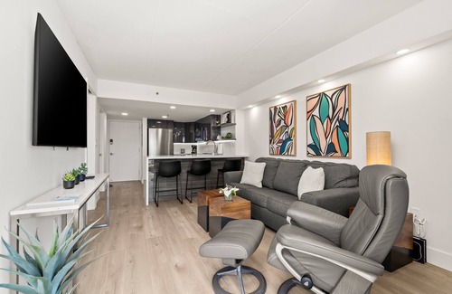 Waikiki Condo | Fully Remodeled 2025 with Marina View! Full Kitchen, FREE Parking & Wi-Fi!