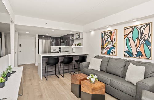 Waikiki Condo | Fully Remodeled 2025 with Marina View! Full Kitchen, FREE Parking & Wi-Fi!