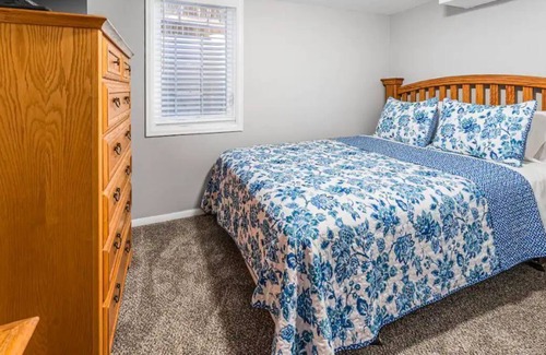 South Westminster House | Fully Remodeled 4BR Home, with GAME RM, Sleeps10