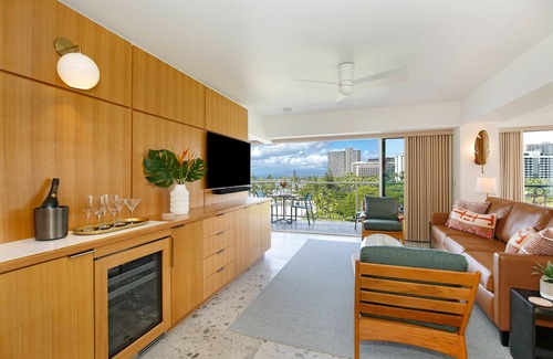 Waikiki Condo | Fully Remodeled! Amazing OCEAN, Mountain, City Views! 2-Bed/2-Bath Sleeps 6!