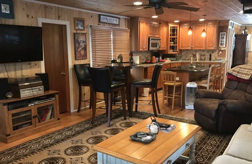 Waupaca Cottage | Fully remodeled cottage on Waupaca Chain O' Lakes - Limekiln Lake