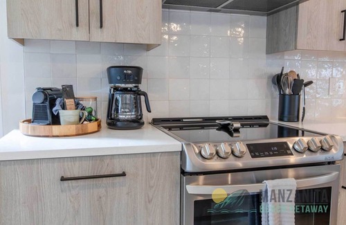 Manzanita House | Fully remodeled, high end touches, new multi-level decks with hot tub!