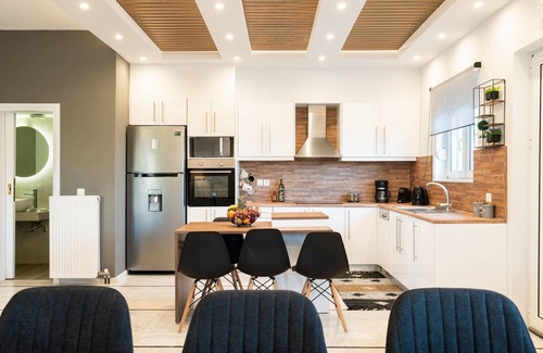 Kirianna Villa | Fully rennovated 4bedr villa,a luxury retreat!