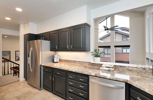 Cottonwood Heights Condo | Fully renovated 4bd, 3.5 bath, sleeps 11 Condo (new hot tub, near 4 ski resorts)