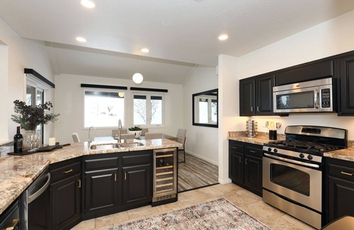 Cottonwood Heights Condo | Fully renovated 4bd, 3.5 bath, sleeps 11 Condo (new hot tub, near 4 ski resorts)