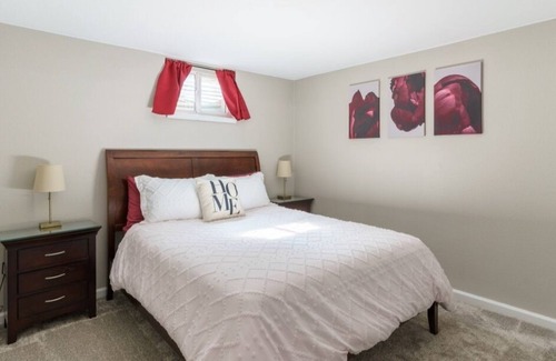 Lamar Heights Area House | Fully Renovated 1300sqft Unit |15 minutes to Downtown | Great for Families