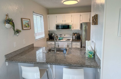 Wailua Condo | Fully Renovated 1BR/1BA condo w/AC. Short walk to beach & Coconut Marketplace!