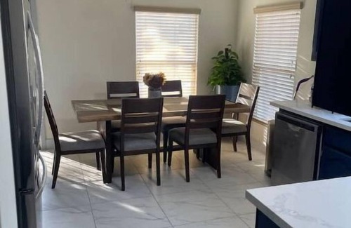 Lynwood House | Fully Renovated 2 Bedroom Gem
