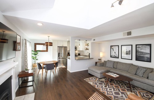 North Park House | Fully Renovated 3-Story Townhome - 93 Walk Score