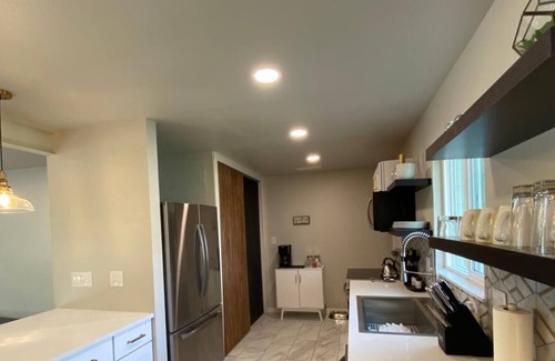 South Westminster House | Fully renovated 3BD home with free parking