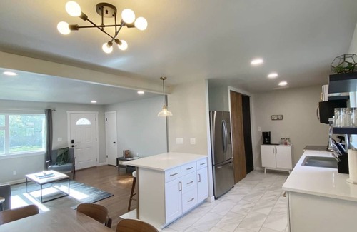 South Westminster House | Fully renovated 3BD home with free parking
