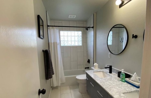 South Westminster House | Fully renovated 3BD home with free parking