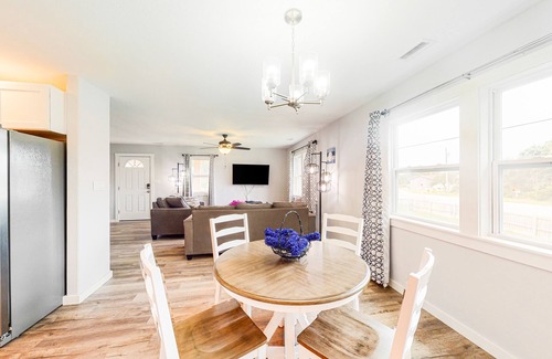 Waves House | Fully-renovated, dog-friendly home near the beach with fast WiFi, washer/dryer