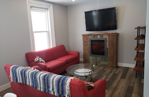 Meaford House | Fully renovated old red brick 3bdr house in Meaford