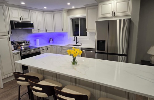 Sawyer House | Fully renovated private & cozy 3 bdr cottage with hot tub close to Warren Dunes