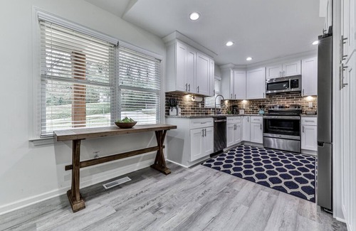 Ball Ground House | Fully Renovated Ranch Home 1/2 mi from Charming downtown Ball Ground