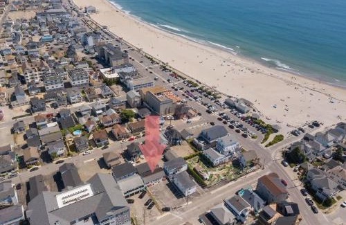 Hampton Apartment | Fully Renovated Steps to Beach The Americana