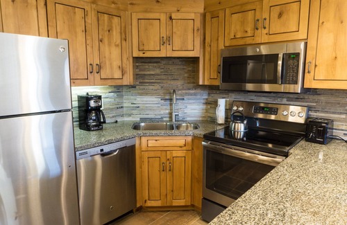 Park City Condo | Fully Renovated Suite with Full Kitchen by RedAwning - Save 20% on 7+ Nights!