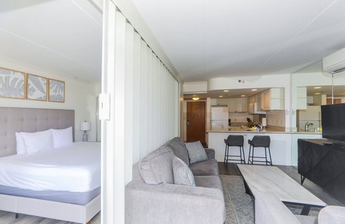Waikiki Condo | Fully renovated unit on the 16th Floor overlooking the mountains and the surrounding Waikiki area!