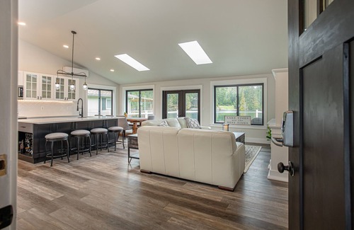 Anderson Island House | Fully renovated lake front get a way