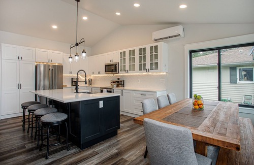Anderson Island House | Fully renovated lake front get a way