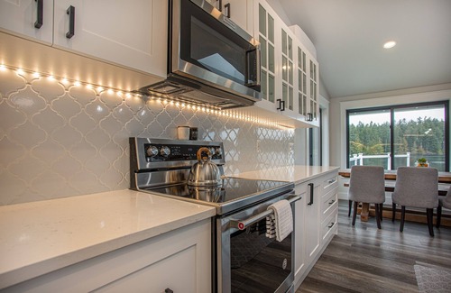 Anderson Island House | Fully renovated lake front get a way
