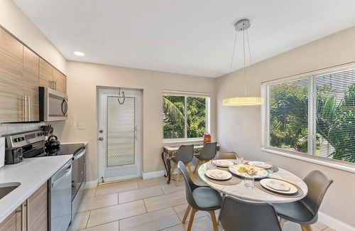 Singer Island Apartment | Fully Renovated Beach Condo in a Small Building