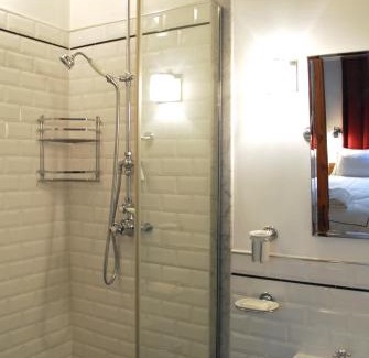 Arts-et-Metiers Apartment | FULLY RENOVATED very quiet charming 2bed/2bath flat in the Marais sleeps up to 4