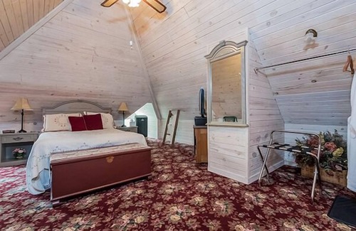 Fennville Bed & Breakfast | Fully restored victorian mansion in downtown Fennville