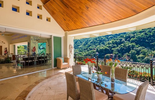 Boca de Tomatlan Villa | Fully Staffed, Beach frontage Luxury Villa