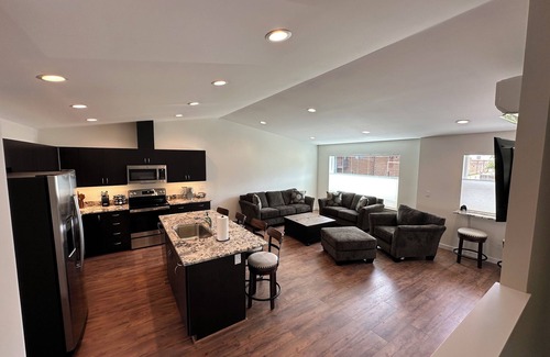 Joseph House | Fully Stocked 3BR Townhome - Walk anywhere in Joseph! (B)