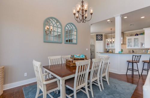 Galveston House | Fully Stocked Kitchen Home on Resort Property with Manicured Beaches & 2 Pools