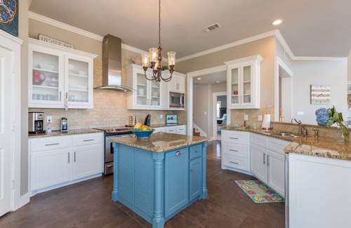 Galveston House | Fully Stocked Kitchen Home on Resort Property with Manicured Beaches & 2 Pools