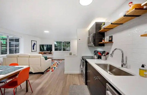 Englewood Apartment | Fully Stocked & Renovated 1/1