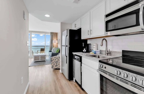 Downtown Myrtle Beach Condo | Fully Updated 1BR Oceanfront Oasis at Oceans One