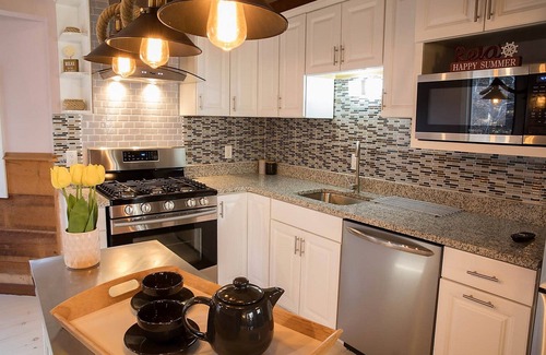 Wellfleet House | Fully updated 4BR 2.5B Patio playset & fireplaces Great location AC Linens Incl.