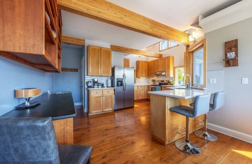 White Salmon House | Fully Updated! (Pics coming 5/25) Hot Tub, River, Gorge, Mt Hood Views, Quiet White Salmon