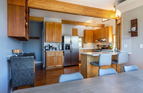 White Salmon House | Fully Updated! (Pics coming 5/25) Hot Tub, River, Gorge, Mt Hood Views, Quiet White Salmon