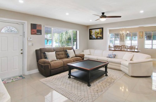 Riviera Beach House | Fully Updated West Palm Home in Quiet Neighborhood – Sleeps 12, 1 Mile to Beach!