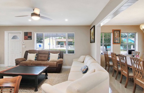 Riviera Beach House | Fully Updated West Palm Home in Quiet Neighborhood – Sleeps 12, 1 Mile to Beach!