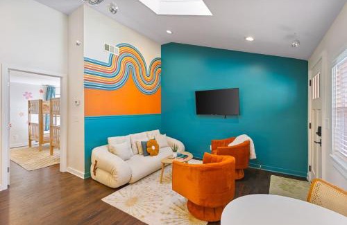 Greenwood House | Fun and Fabulous - Walk to Bars, Coffee and Restaurants