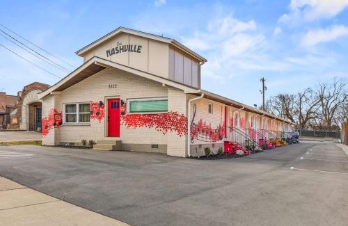 Greenwood House | Fun and Fabulous - Walk to Bars, Coffee and Restaurants