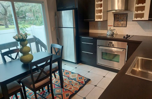 Temple Terrace House | Fun and Playful Themed townhome with Arcade Machine !