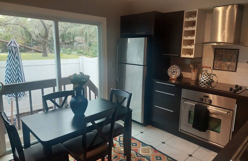Temple Terrace House | Fun and Playful Themed townhome with Arcade Machine !