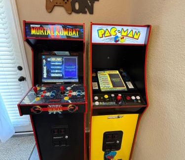 Rogers Apartment | Fun & Comfort for 8 in Roger! King & Arcade Games