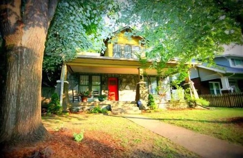 Historic Edgefield House | Fun East Nashville Home: Walk to Broadway,Nissan Stadium,Deck, Fire Pit, & Grill